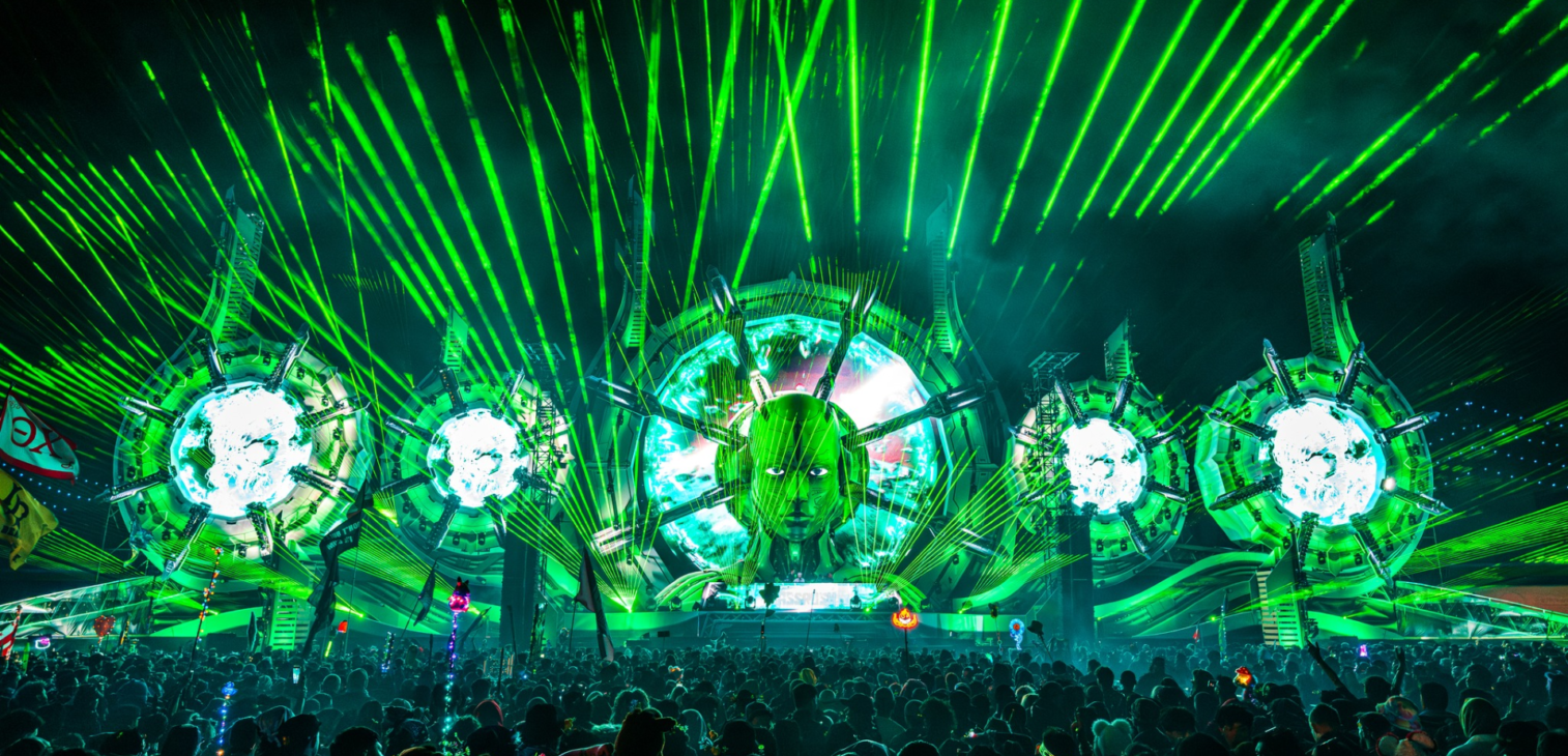 Custom Fabrication for Entertainment Structures: Building Experiences That Captivate Audiences